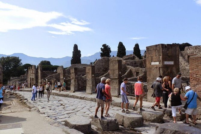 2 hours Pompeii Tour with Local Historian - Ticket Included - The Cameo Factory and Shop Stop: A Useful Local Add-On