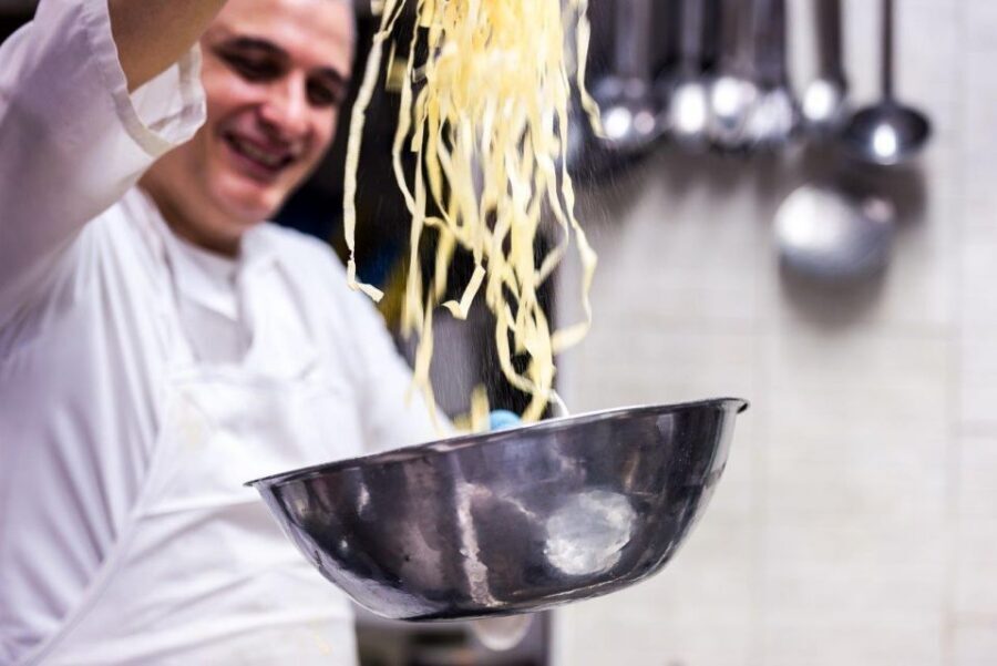 Alfredo alla Scrofa Restaurant in Rome: Eat Like a Star - Service, Ambiance, and the Star-Table Factor