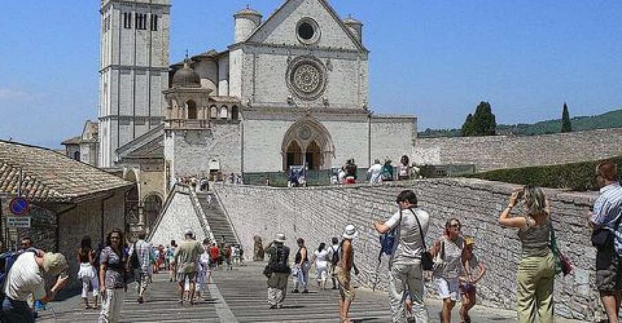 Assisi & Orvieto Day Trip from Rome - Assisi on Foot: St. Francis, St. Clare, and Townhall Square