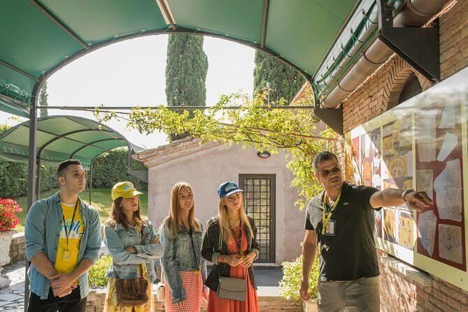 Catacombs and Roman Countryside Half-Day Walking Tour - Catacombs of San Callisto: what the underground visit is really about