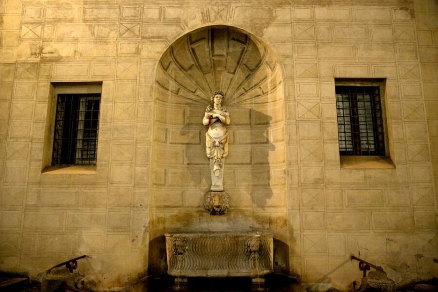 Dark Heart of Rome - Facts, Legend & Mystery Walking Tour - The real star: live guides (and dark humor that lands)