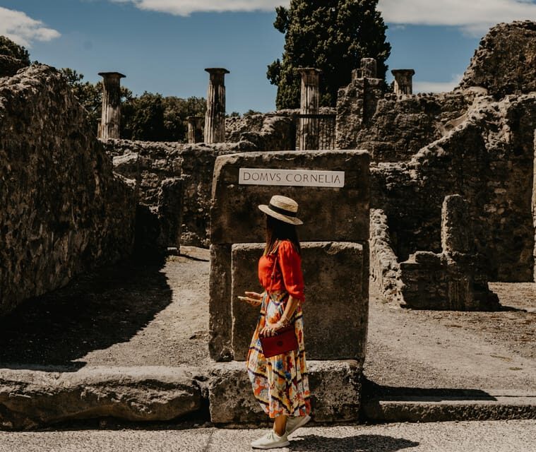 Discover Pompeii: French Walking Tour of the Buried City - Meeting up at the red inStazione sign (and why it matters)