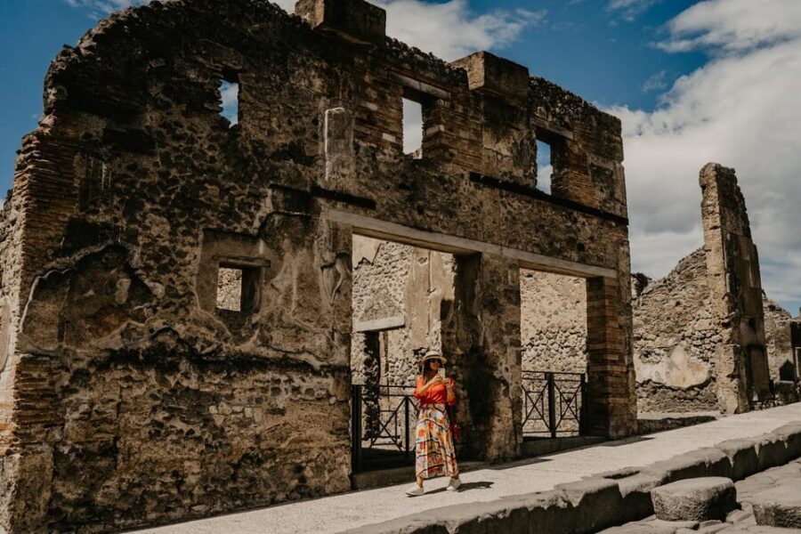 Discover Pompeii: French Walking Tour of the Buried City - What you get in the 2-hour Pompeii guided walk