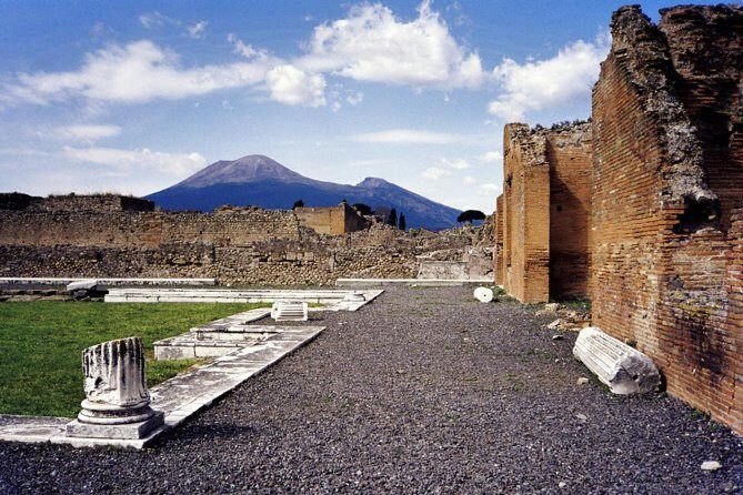 Explore Pompeii & Amalfi in One Day from Naples with Free Time - Guides and drivers: why the experience quality can swing
