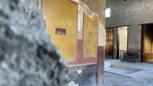 From Naples: Pompeii Guided Tour with Skip-the-Line Tickets - The walking tour in 2 hours: what you’ll actually cover