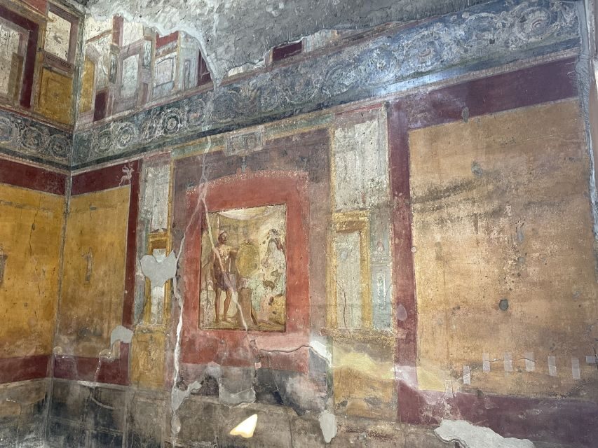 From Naples: Pompeii Guided Tour with Skip-the-Line Tickets - Thermal baths and the Theater: daily routines, entertainment, and status