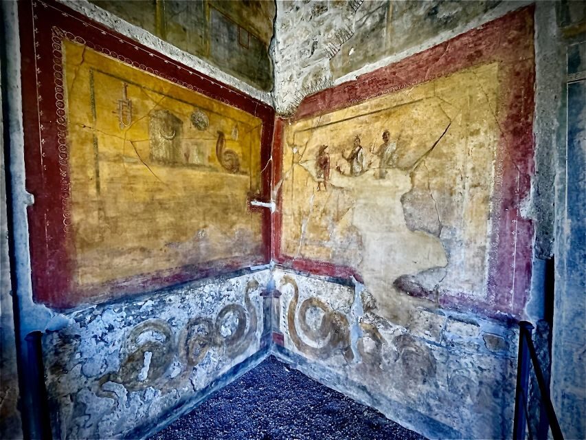 From Naples: Pompeii Guided Tour with Skip-the-Line Tickets - The residential and commercial “glimpses”: bakery and housing blocks