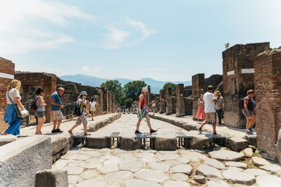 From Naples: Pompeii Ruins & Mount Vesuvius Day Tour - Guides, Languages, and How the Group Pace Really Matters