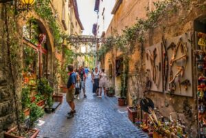 From Rome: Bagnoregio & Orvieto Day Trip with Wines & Lunch - Civita di Bagnoregio: how to enjoy the cliffside “floating village” right