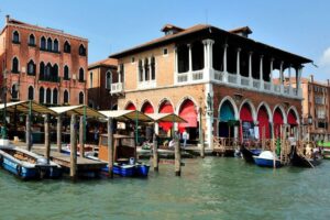 From Rome: Day Trip to Venice by High-Speed Train - 7:00 AM at Via Marsala: how the day starts (and why it matters)