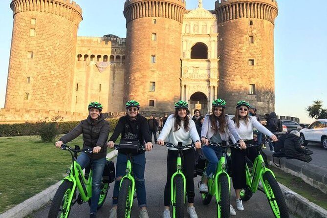 Guided tour of Naples by FAT electric bike - Meeting point on Via Antonio Tari 18: start smoothly