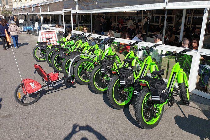 Guided tour of Naples by FAT electric bike - Extra quick photo stop before Centro Storico