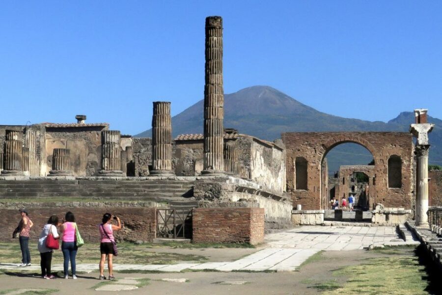 Naples: Day Trip to Pompeii and Capri - Capri by Funicular: Marina Grande Up to the Piazzetta