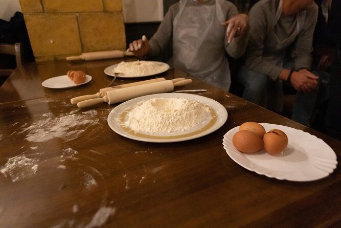 Naples Pasta Class: Fettuccine & Ravioli with Grandma’s Recipe - Neapolitan sauce secrets: why grandma recipes matter
