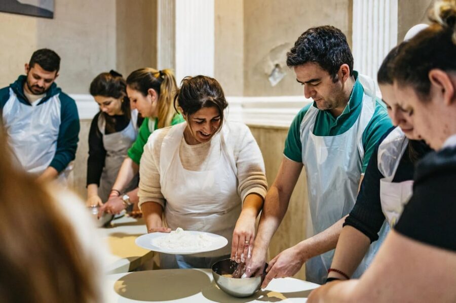 Naples: Pizza-Making Workshop with Drink and Appetizer - Naples Pizza Workshop at Naplesbay Cooking Lab: the point of the class