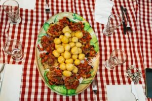 Naples: Pizza-Making Workshop with Drink and Appetizer - Finding Naplesbay Cooking Lab near Duomo: getting there without stress