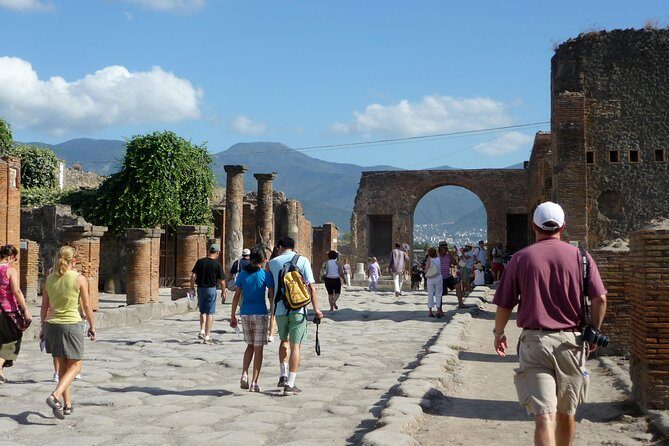 Naples: Pompeii & Mt Vesuvius All-Inclusive Small Group w/ Lunch - Lunch that’s more than a quick stop: pizza or wine tasting