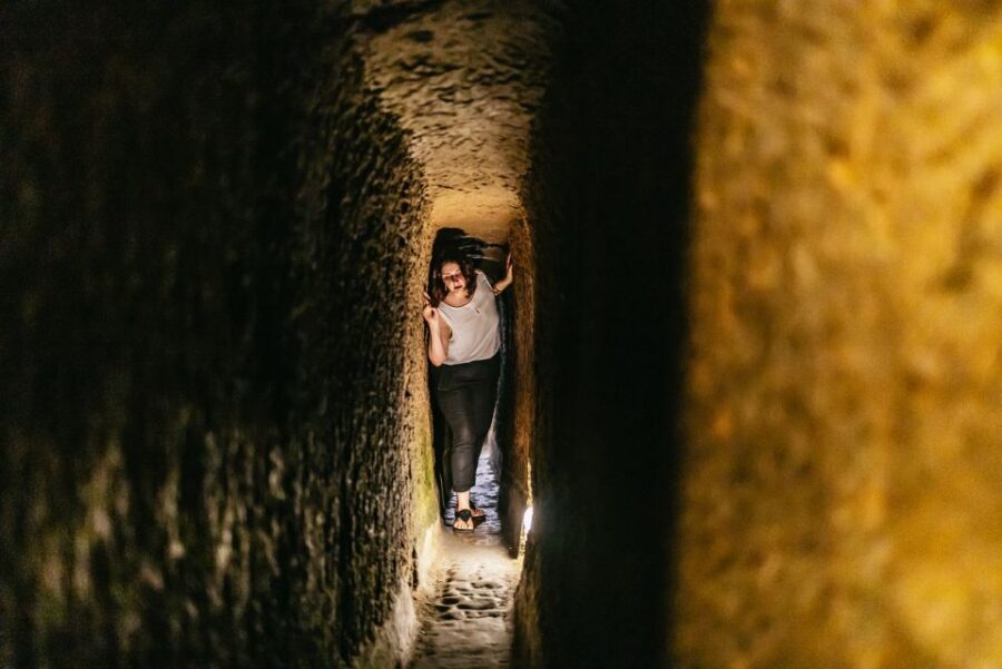 Naples: Spanish Quarters Underground Guided Tour - Guides Make It: Why Alex, Eduardo, Giulia, and Alessandro Matter