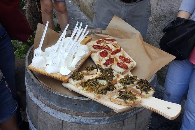 Naples Street Food Tour: Discover Local Flavors with Expert Guide - Via dei Tribunali: pizza fritta and the Pulcinella d’Acerra story