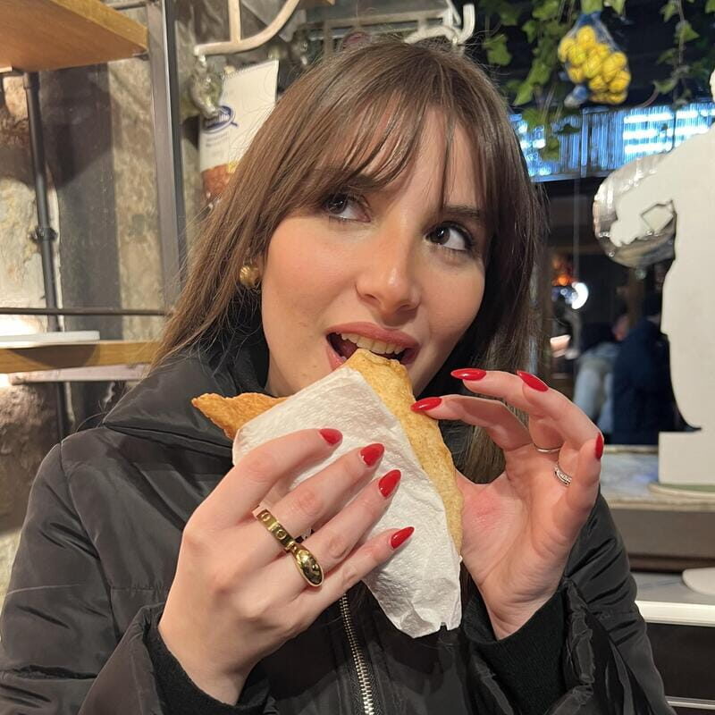 Naples: Street Food Walking Tour with Local Guide - Piazza Bellini Start: Finding Your Guide Without Stress