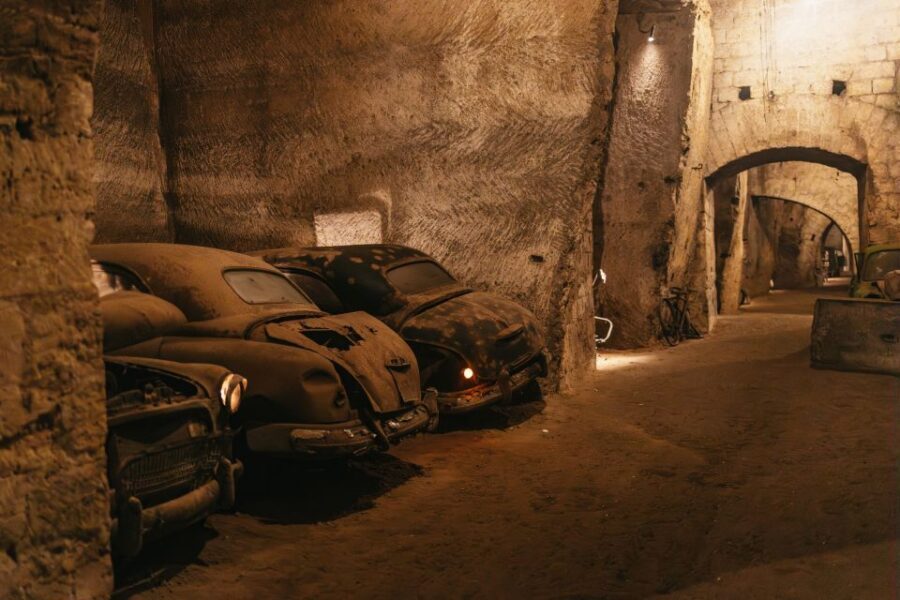 Naples: The Bourbon Tunnel Guided Tour with Entrance Ticket - What You’ll See Inside: Statues, Messages, and the WWII Hospital Layer