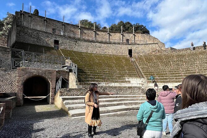 Naples: Tour of Mt Vesuvius and Pompeii w/ Lunch & Wine tasting - Mt Vesuvius timing: lunch and wine before the climb