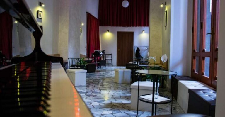 Naples: Traditional Neapolitan Music Concert - The 1-hour show: what happens from start to finish