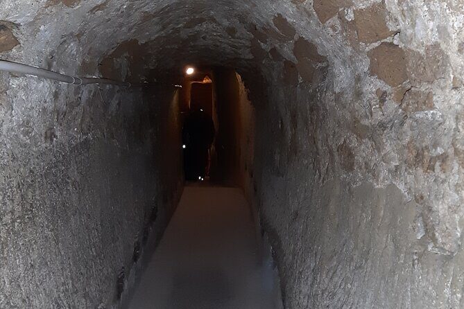 Naples Underground Official Skip-the-line Ticket - Group Size and Audio: When the Guide Becomes Everything