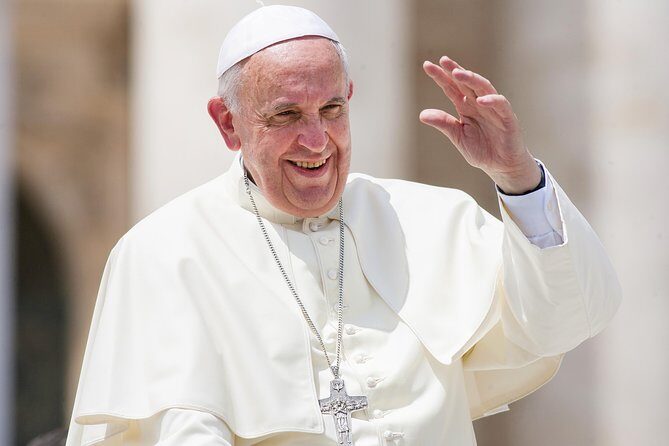 Papal Audience with Pope Leo XIV and Expert Local Guide - Watching Pope Leo XIV: what close-up moments feel like (and what causes delays)