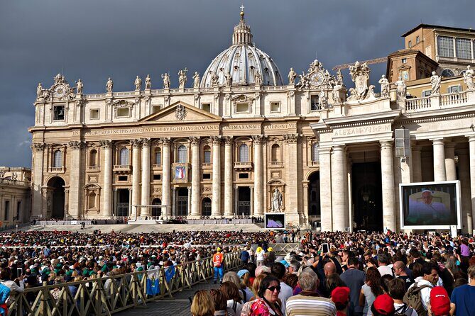 Papal Audience with Pope Leo XIV and Expert Local Guide - Comfort reality: rain, heat, and personal space in a standing event
