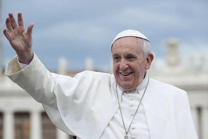 Papal Audience with Pope Leo XIV and Expert Local Guide - Vatican City to the crowd: how the guide and headset change everything