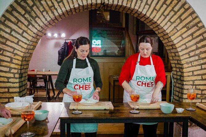 Pasta Cooking Class Near the Colosseum with 3 Spritz Cocktails - Carbonara or cacio e pepe: choosing your sauce route