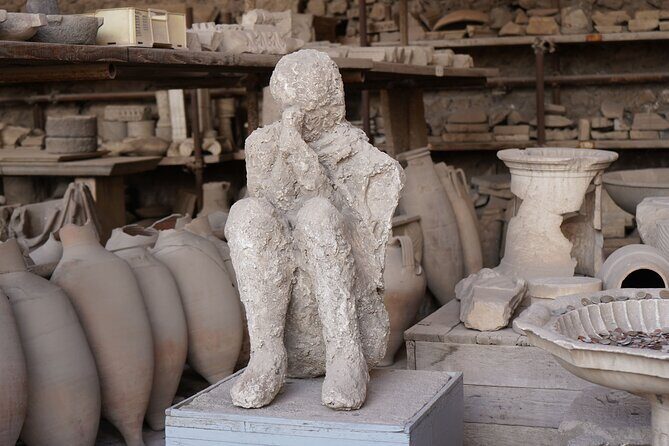 Pompeii and Herculaneum Small Group Tour with an Archaeologist - The transfer between sites: train vs minibus
