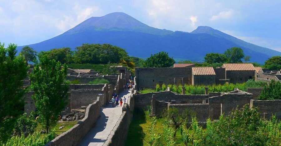 Pompeii and Vesuvius Full-Day Tour from Amalfi Coast - Pompeii Ruins: How the Guided Walk Makes It Click