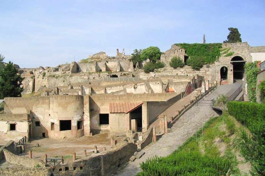 Pompeii and Vesuvius Full-Day Tour from Amalfi Coast - Pacing, Comfort, and What to Bring