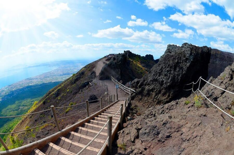 Pompeii: Day Tour of Pompeii and Vesuvius with Bus Transfer - Quick takeaways before you go
