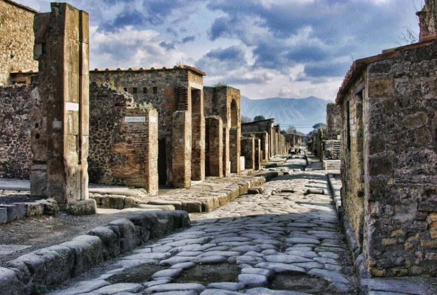 Pompeii: Day Tour of Pompeii and Vesuvius with Bus Transfer - The Pompeii plan: a focused 2-hour guided walk