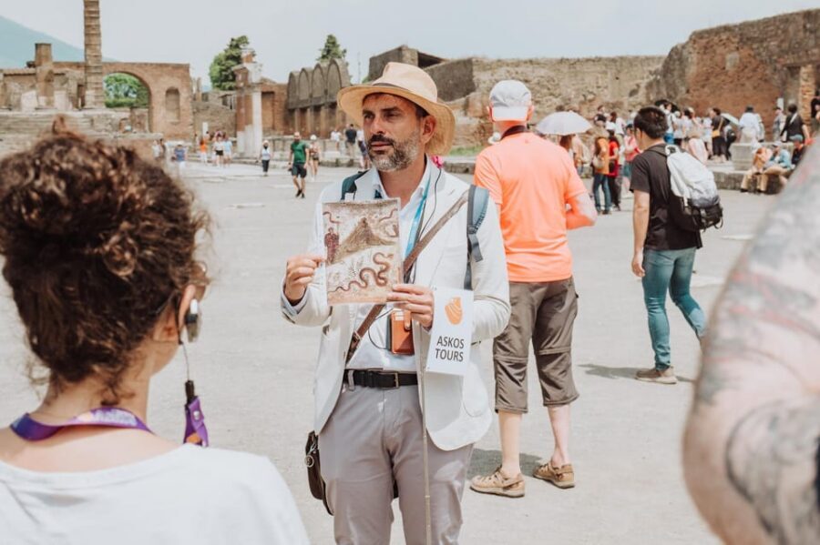 Pompeii: Entry Ticket and Guided Tour with an Archaeologist - Why an archaeologist tour makes Pompeii click