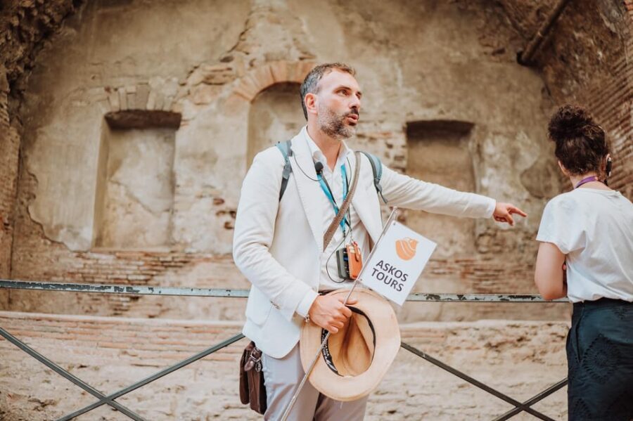 Pompeii: Entry Ticket and Guided Tour with an Archaeologist - House of Menander: art, rooms, and daily rhythm
