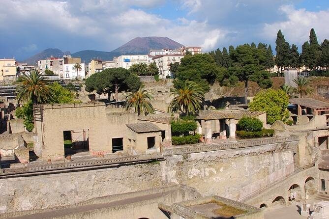 Pompeii & Herculaneum Day Trip from Naples with Lunch - Timing, heat, and walking: plan your comfort like it’s part of the ticket price