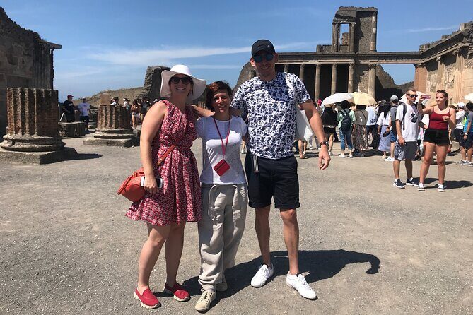 Pompeii Private Tour with an Archaeologist and Skip The Line - 3 hours - Granai del Foro and the Forum spaces you should not miss