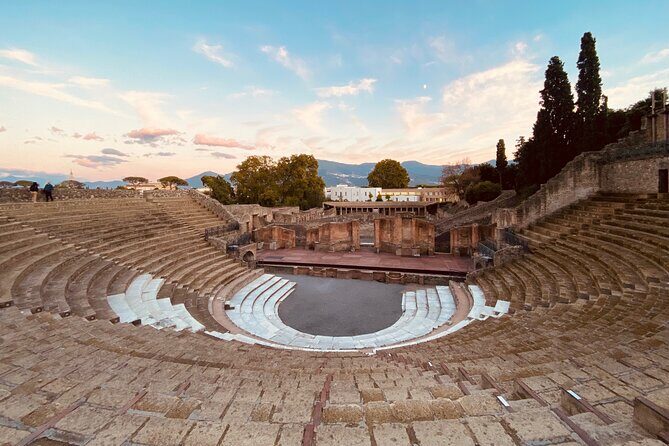 Pompeii Private Tour with an Archaeologist and Skip The Line - 3 hours - Gladiators’ barracks, the Lupanar, and the reality of Pompeii