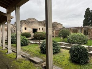 Pompeii: Small-Group Guided Tour with Skip-the-Line Ticket - Skip-the-Line Entry: Why Priority Access Changes the Day