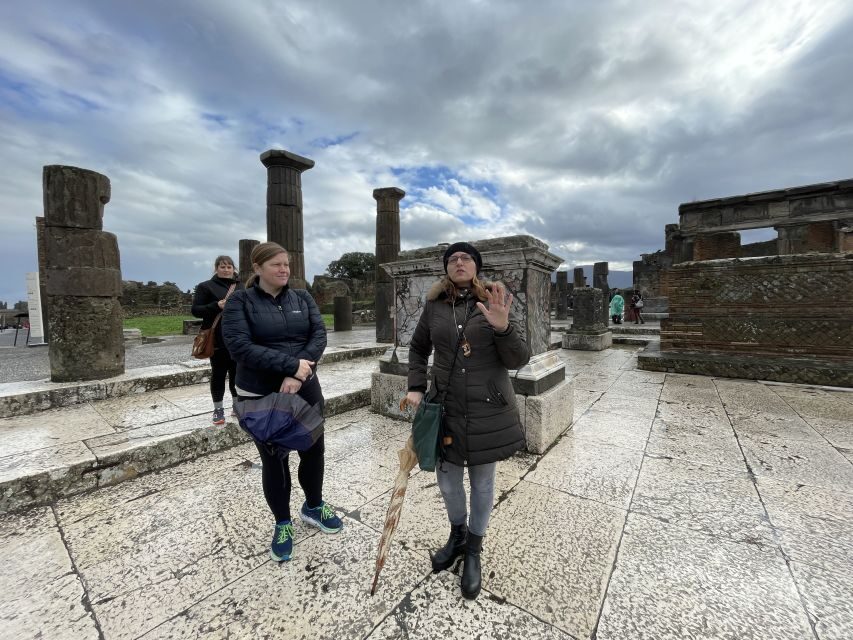Pompeii: Small-Group Guided Tour with Skip-the-Line Ticket - Garden of the Fugitives: The Moment Pompeii Gets Heavy