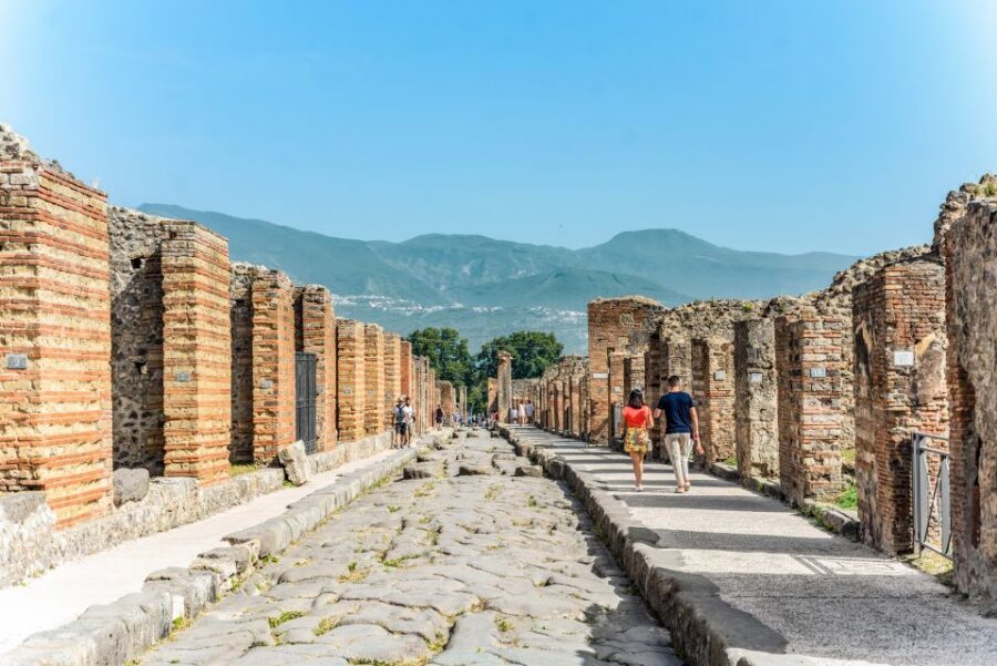 Pompeii: Small Group Tour with an Archaeologist - Headsets, walking flow, and planning your post-tour time