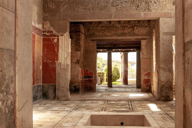 Pompeii Tour & Lunch with Wine Tasting Experience - What you might miss (and how to handle that feeling)