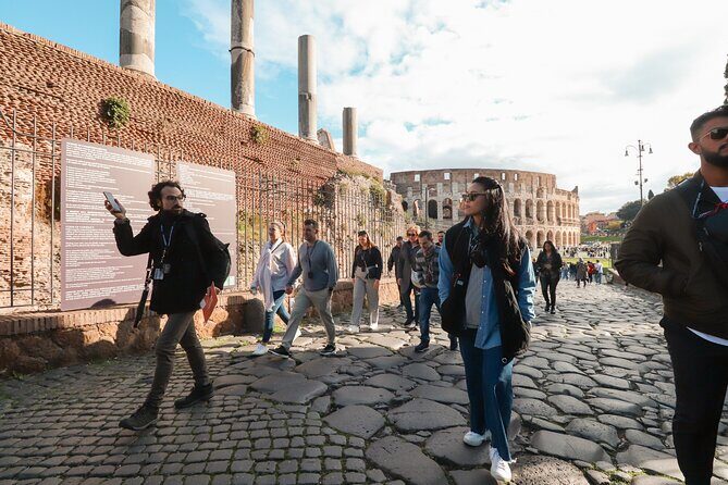 Roma: Colosseum, Forum, and Palatine Hill Local Guided Tour - Key highlights you will feel right away