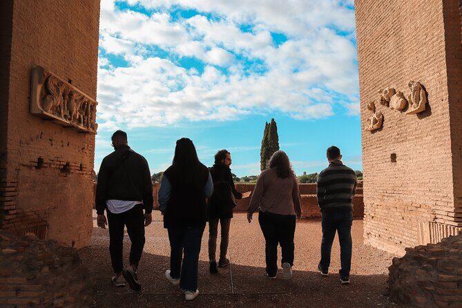 Roma: Colosseum, Forum, and Palatine Hill Local Guided Tour - Roman Forum and Via Sacra: where politics, trade, and ceremony meet