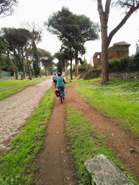 Rome: Appian Way & Catacomb Sunset E-bike Tour with Aperitif - Photo stops that make sense: Villa di Massenzio and the Tomb of Cecilia Metella