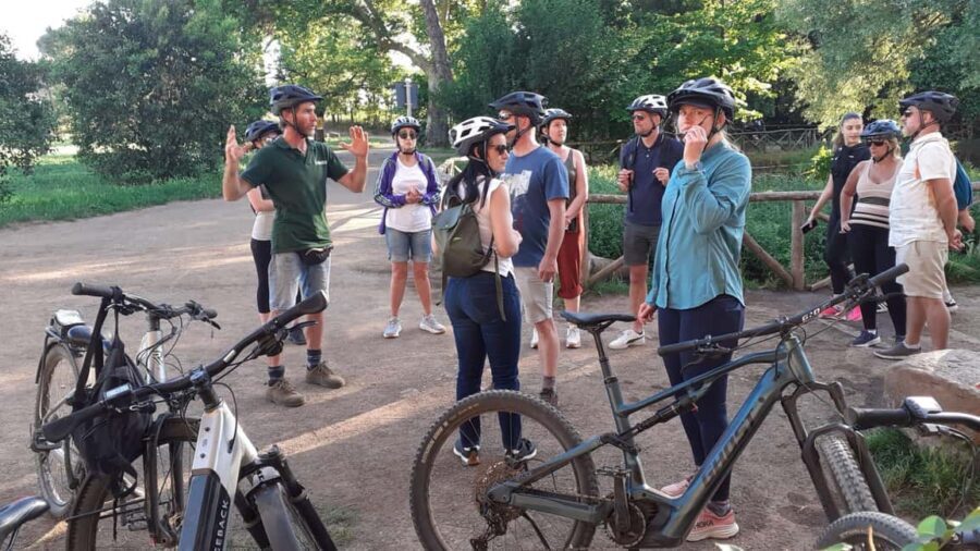 Rome: Appian Way E-Bike Tour Catacombs, Aqueducts & Picnic - Parco degli Acquedotti: Claudio and Felice up close